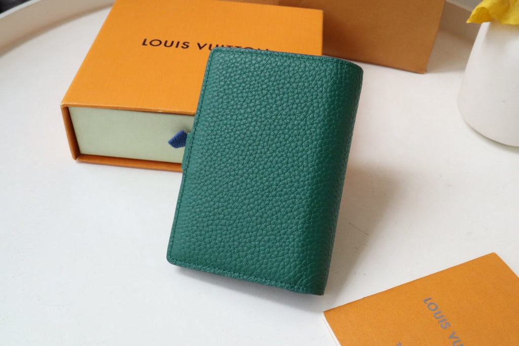 VERTICAL COMPACT WALLET GREEN CAPUCINES