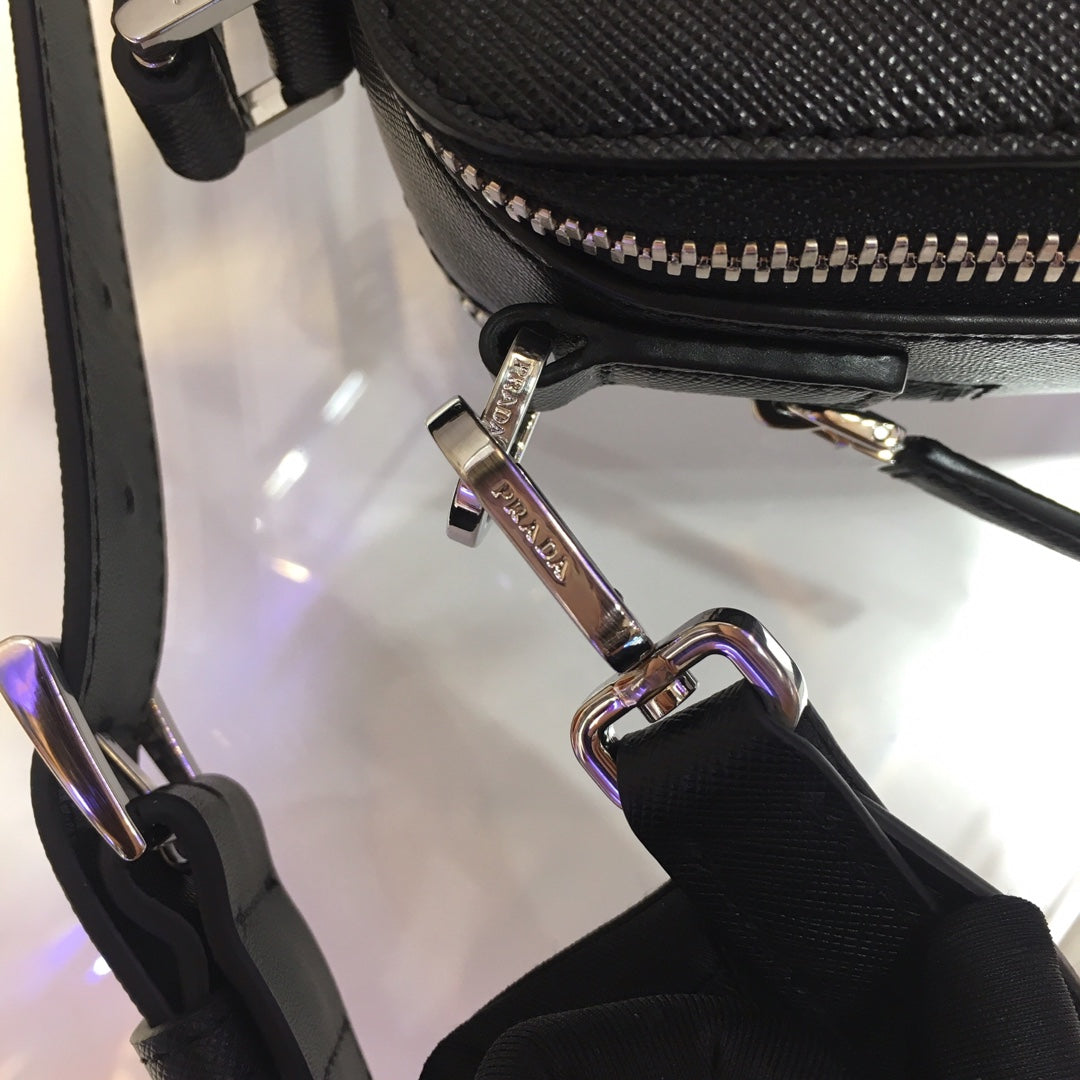 MEDIUM BRIQUE BAG 22 IN BLACK SAFFIANO LEATHER