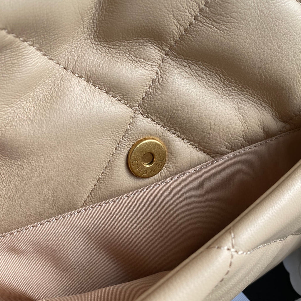 CC LARGE 30 FLAP BAG IN BEIGE CREAM LAMBSKIN
