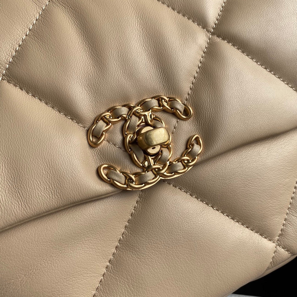 CC LARGE 30 FLAP BAG IN BEIGE CREAM LAMBSKIN