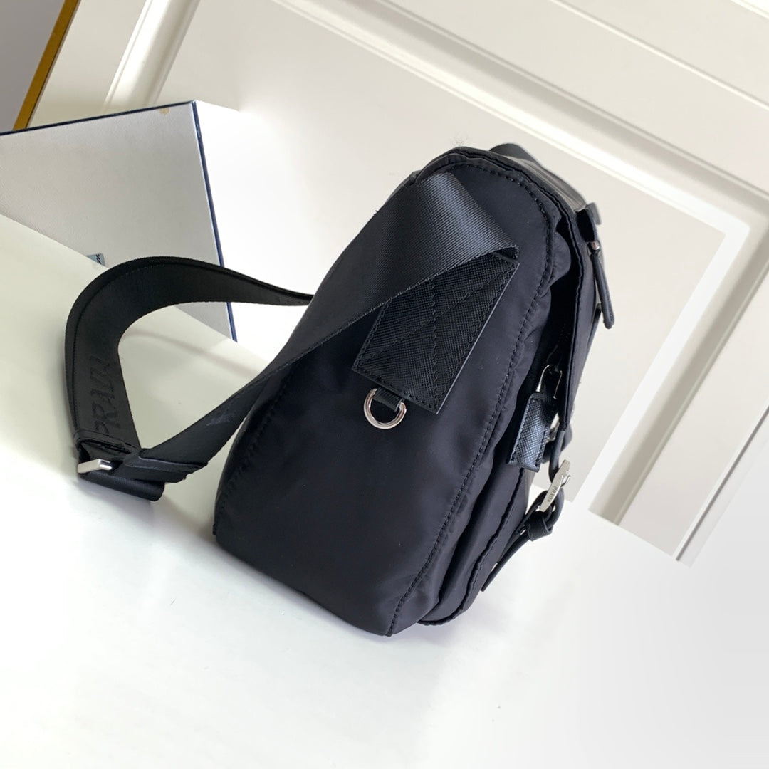 TRIANGLE LOGO CROSSBODY BAG 30 IN BLACK RE-NYLON