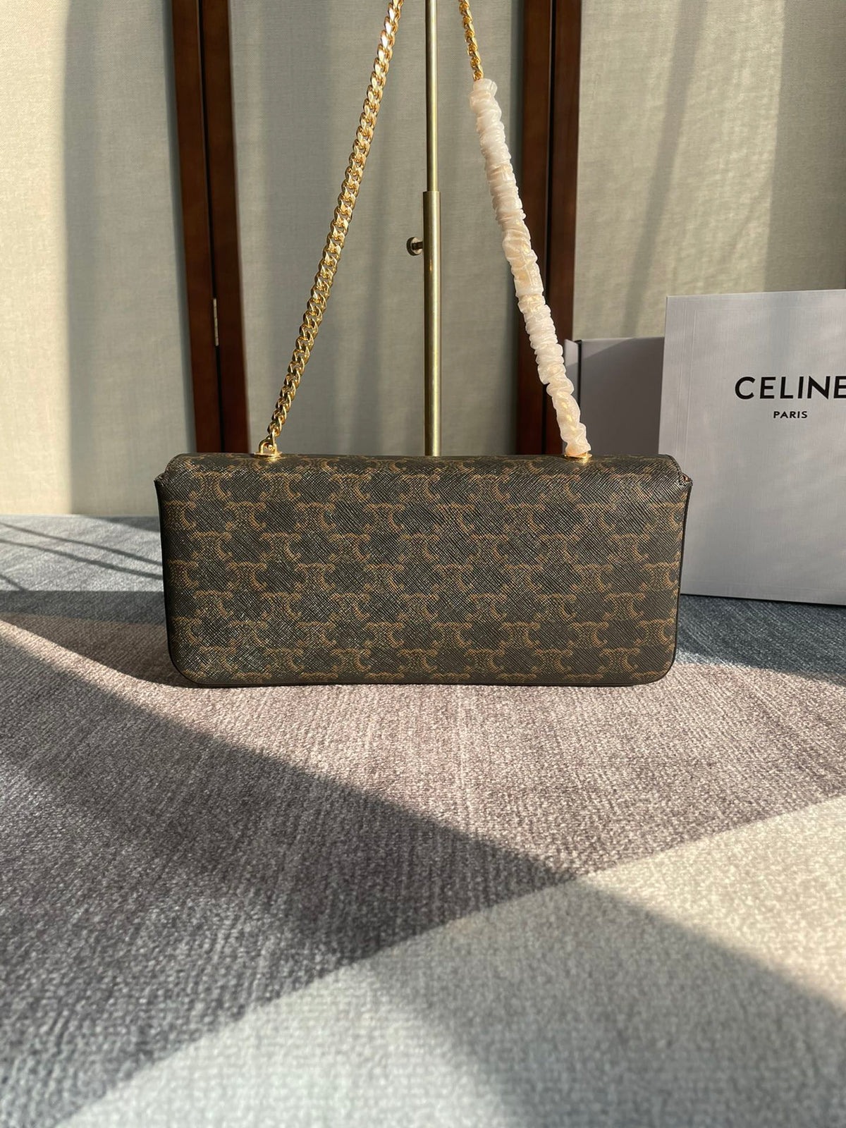 CHAIN SHOULDER BAG CLAUDE 33 IN BLACK TRIOMPHE CANVAS GOLD HARDWARE
