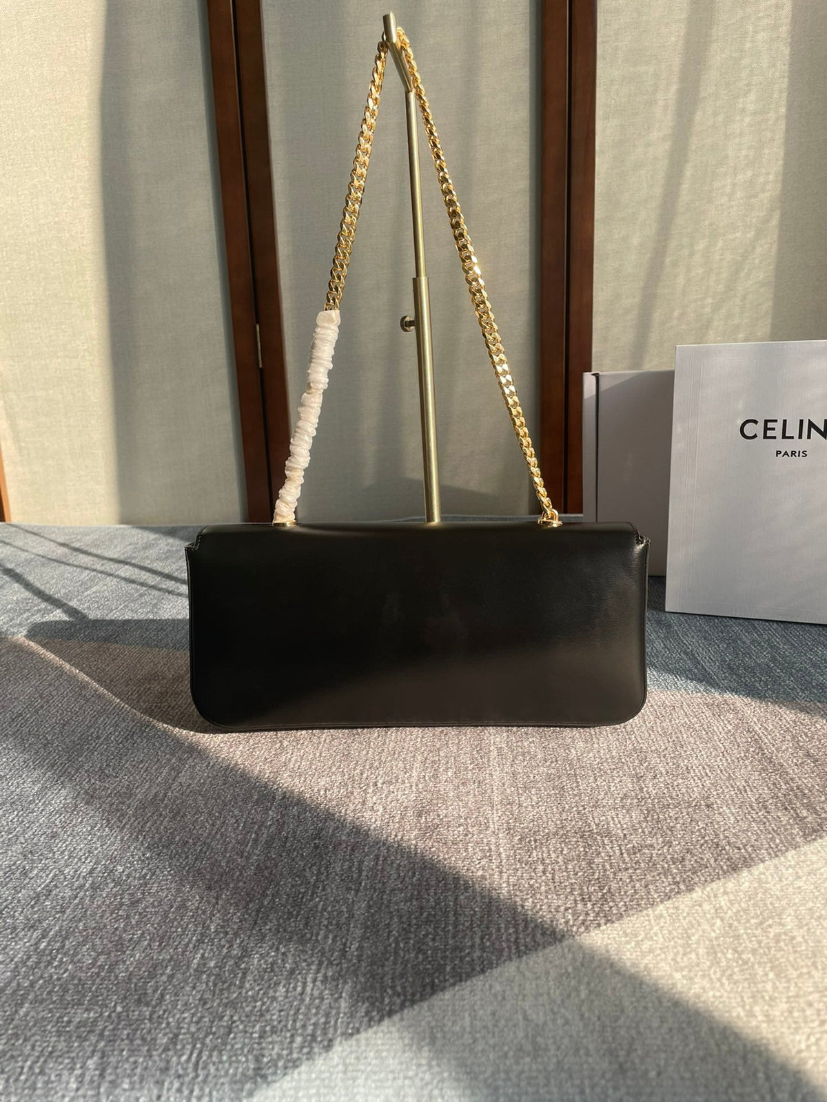 CHAIN SHOULDER BAG CLAUDE 33 IN BLACK CALFSKIN GOLD HARDWARE