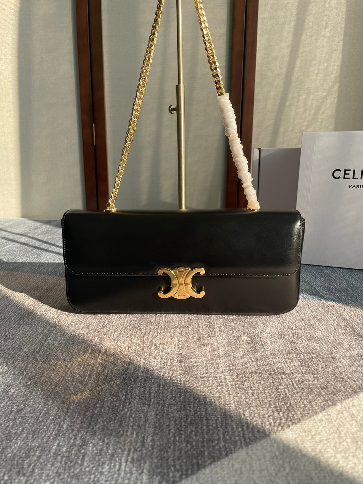 CHAIN SHOULDER BAG CLAUDE 33 IN BLACK CALFSKIN GOLD HARDWARE
