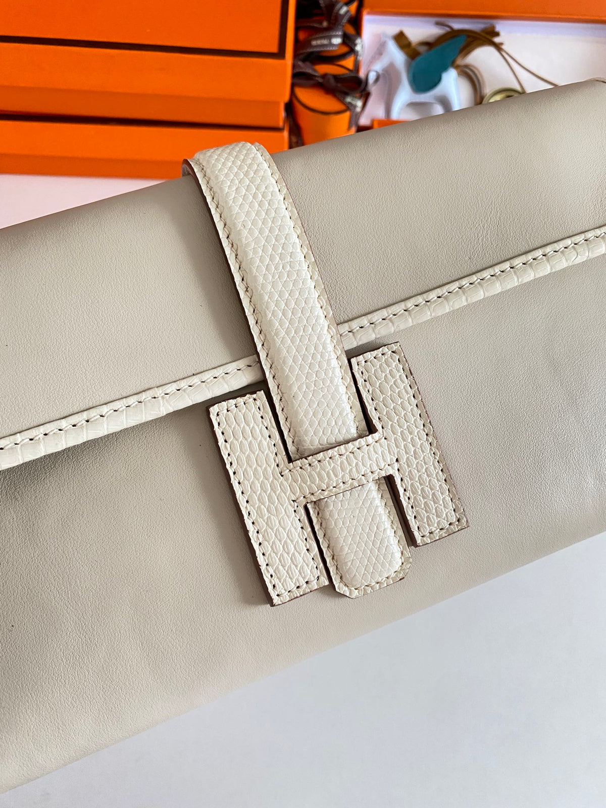 JIGE ELAN 29 CLUTCH IN BISQUE BEIGE CALFSKIN WITH LIZARD SKIN