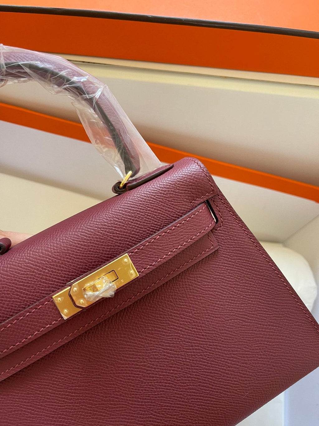 KELLY MINI 20 BAG IN GARNET RED CALFSKIN WITH GOLD HARDWARE