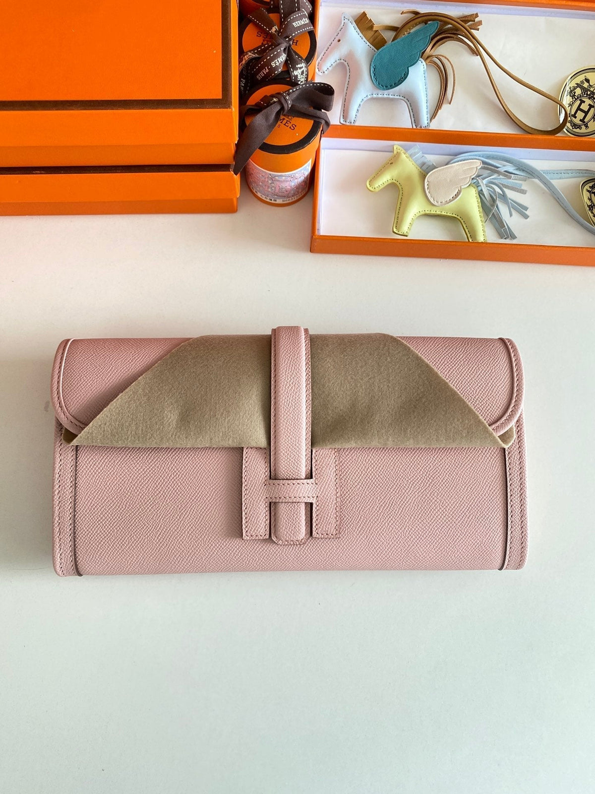 JIGE ELAN 29 CLUTCH IN CREPE PINK CALFSKIN