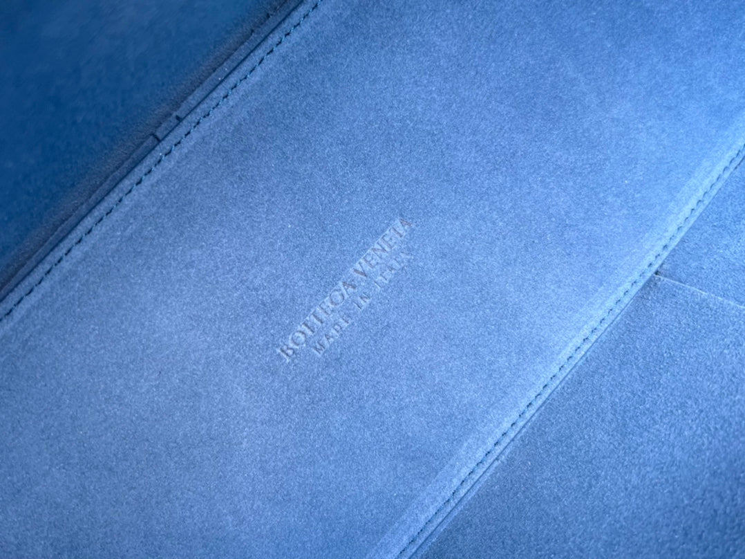 ARCO TOTE 36 IN AEGEAN BLUE CALFSKIN