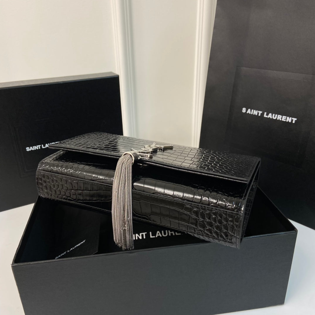 KATE TASSEL 24 CROCODILE PATTERN CALFSKIN BLACK WITH SILVER LOGO