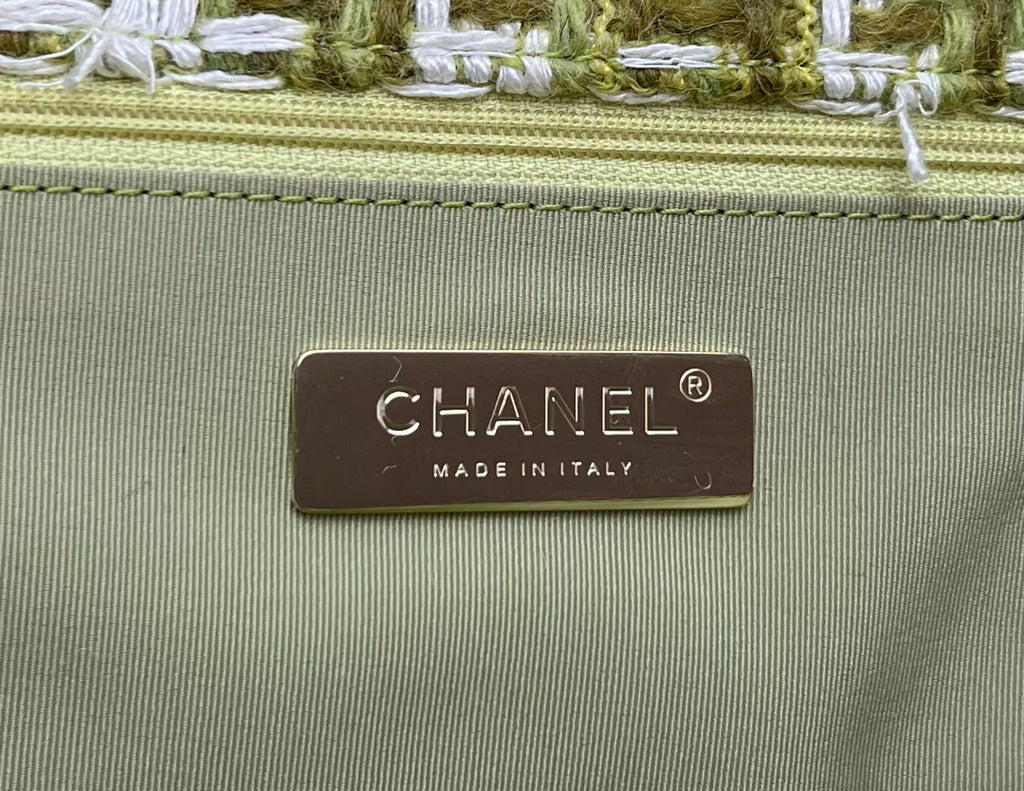 SMALL FLAP BAG 26 IN LIGHT GREEN MIX WHITE TWEED SILVER AND GOLD CHAIN