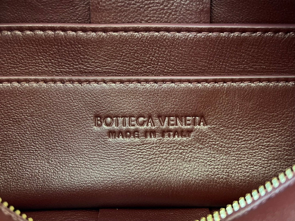 BRICK CASSETTE 28 IN WINE RED CALFSKIN