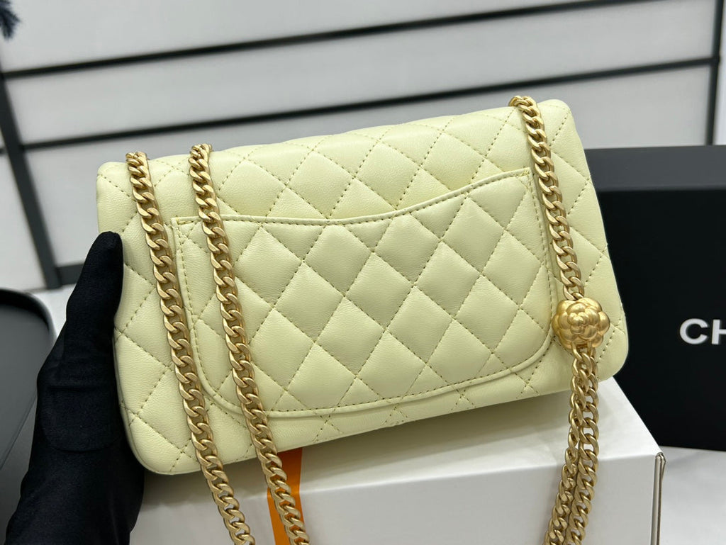 CC SMALL 23 FLAP BAG IN NEON YELLOW CALFSKIN GOLD HARDWARE