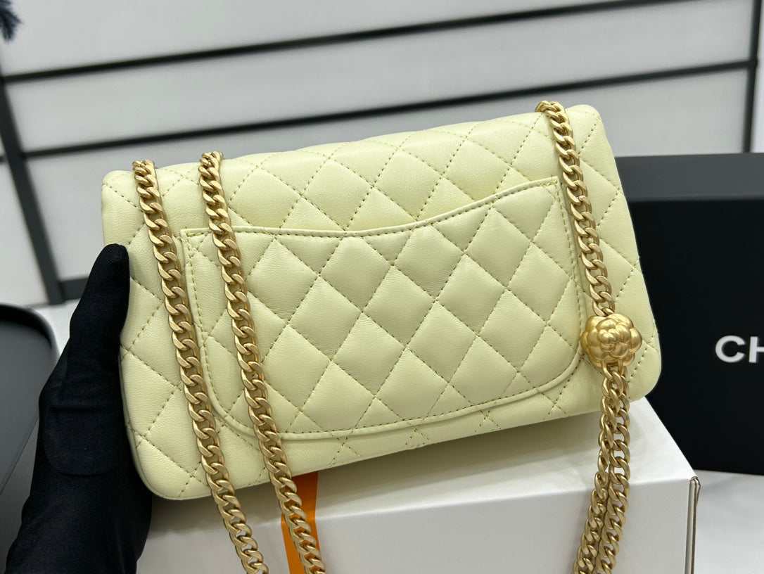 CC SMALL 23 FLAP BAG IN NEON YELLOW CALFSKIN GOLD HARDWARE