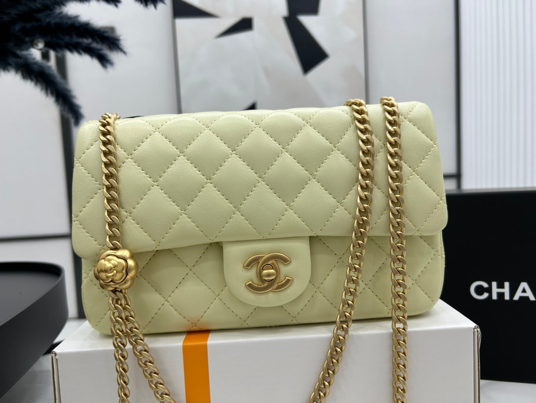 CC SMALL 23 FLAP BAG IN NEON YELLOW CALFSKIN GOLD HARDWARE