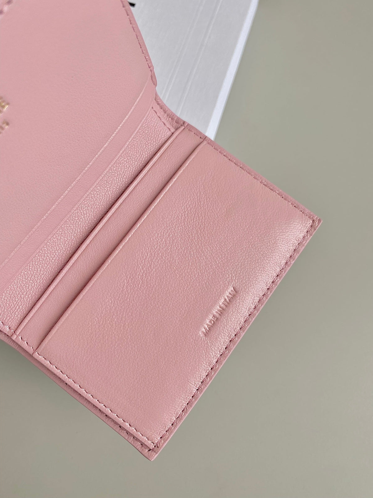 TRIOMPHE 9 WALLET TWO-IN-ONE PINK PASTEL CALFSKIN
