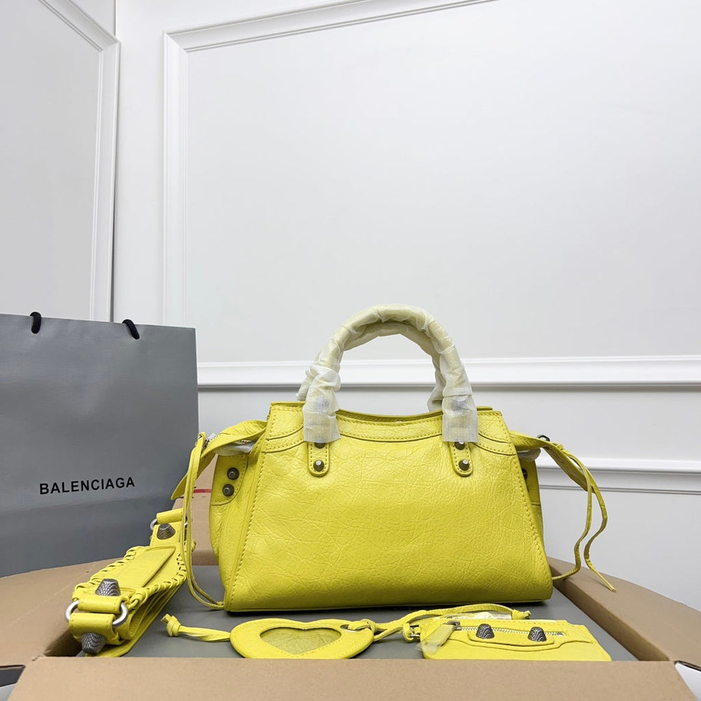 NEO CAGOLE 26 IN WATTLE YELLOW LAMBSKIN