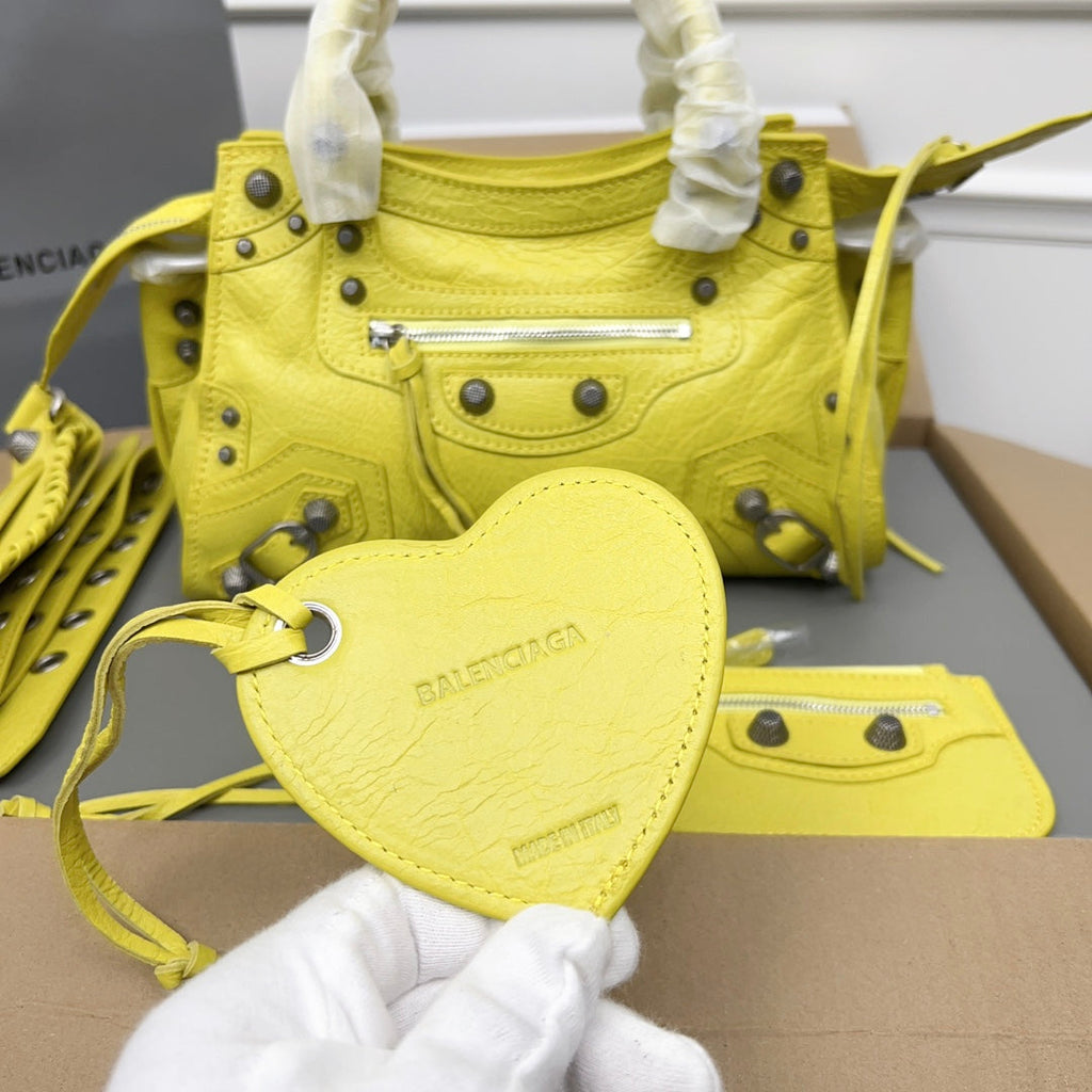 NEO CAGOLE 26 IN WATTLE YELLOW LAMBSKIN