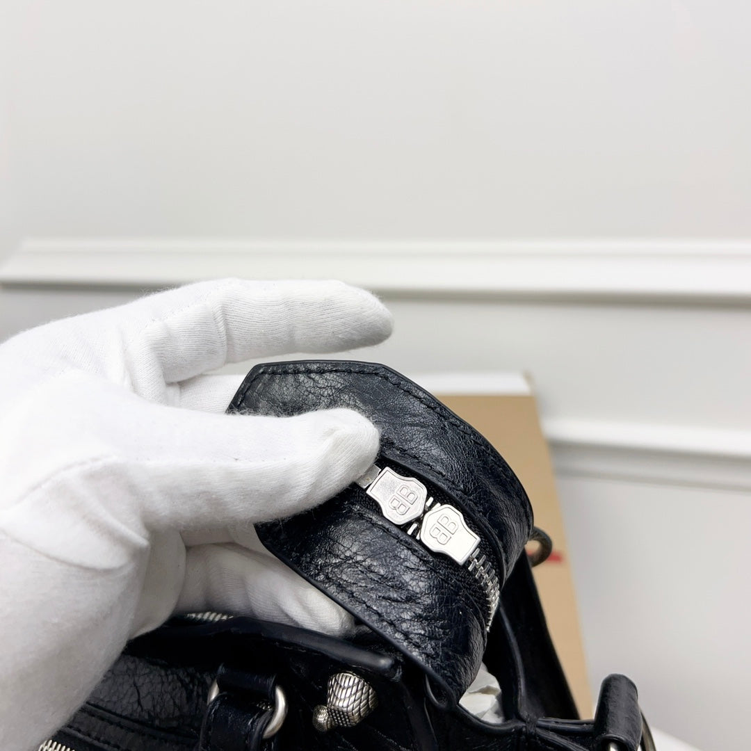 NEO CAGOLE 26 IN BLACK LAMBSKIN