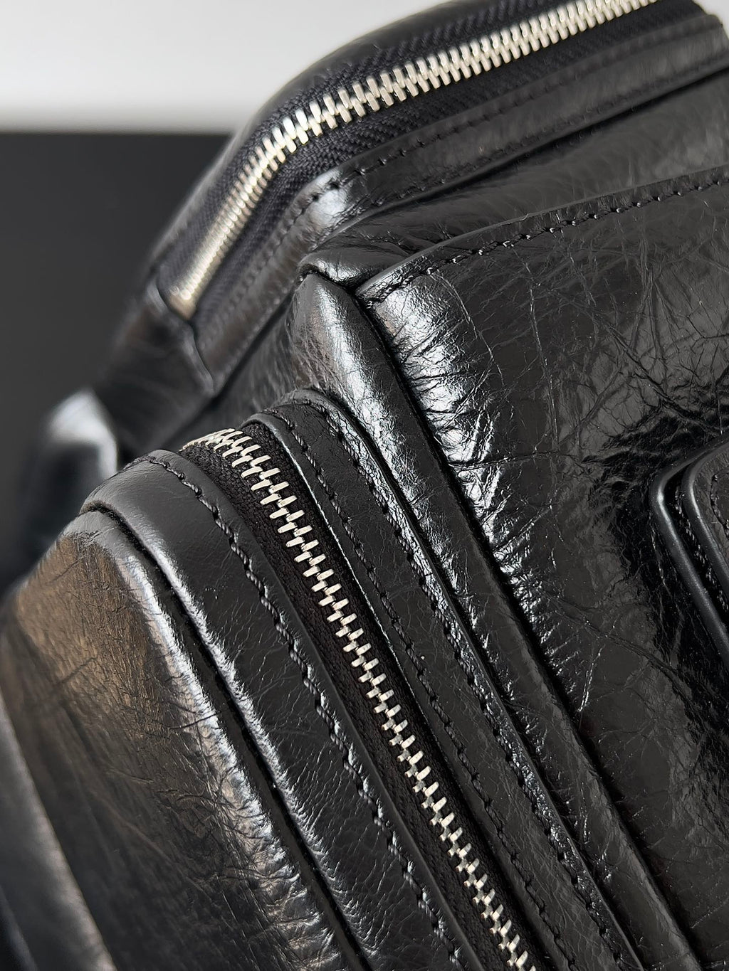 SUPERBUSY LARGE SLING BAG 42 IN BLACK LAMBSKIN
