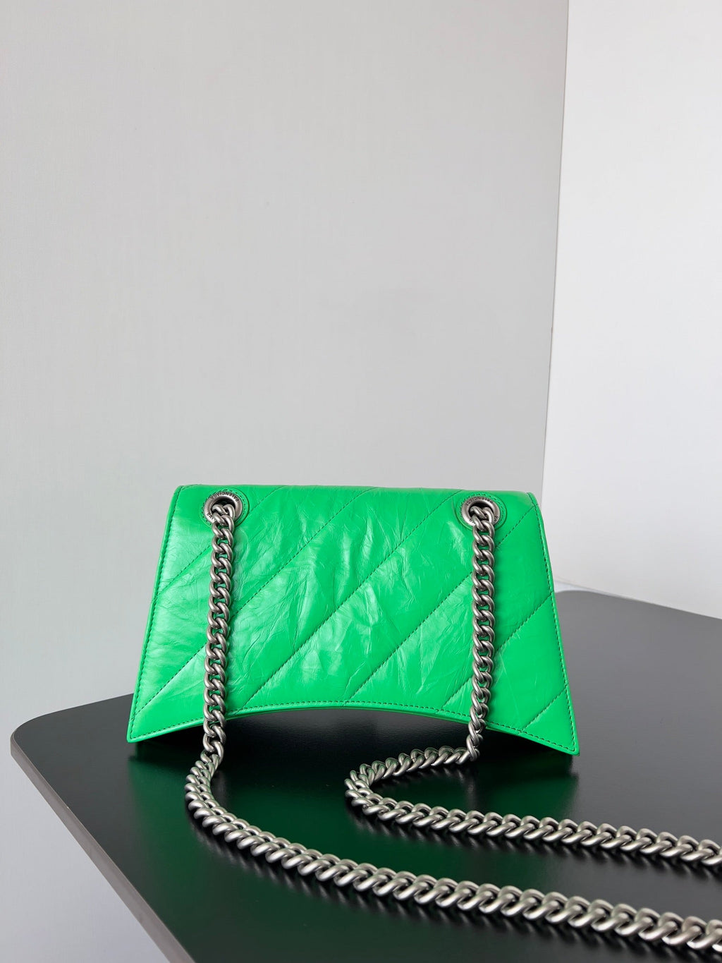 CRUSH CHAINED BAG 25 IN GREEN QUILTED CRUSHED CALFSKIN SILVER HARDWARE