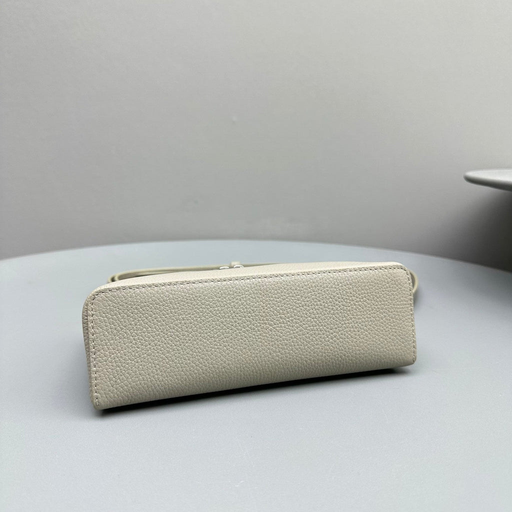 Extra Pocket L19 Whisper White Cowhide Shw