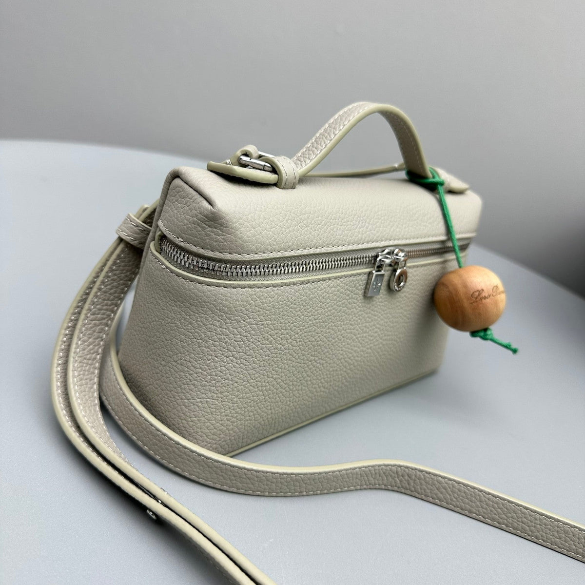 Extra Pocket L19 Whisper White Cowhide Shw