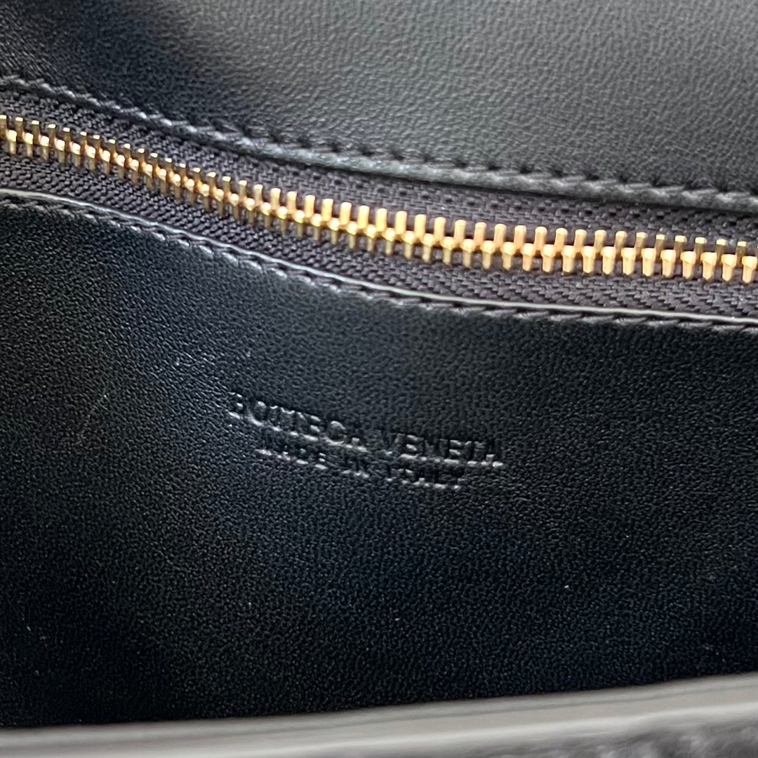 ANDIAMO 21 IN BLACK LAMBSKIN
