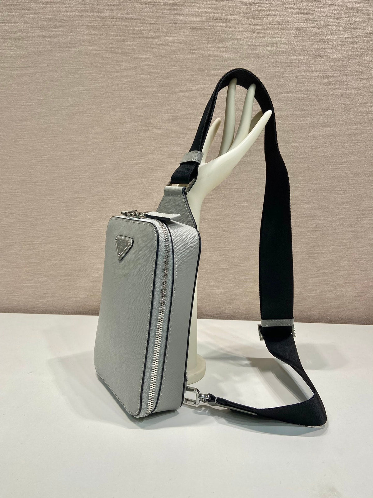 CHEST BAG 20 IN ECHO GRAY SAFFIANO LEATHER