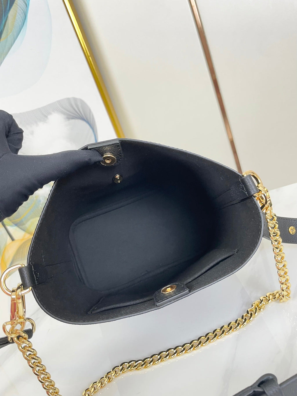 LOCK AND WALK 20 IN BLACK GRAINED CALFSKIN GOLD HARDWARE