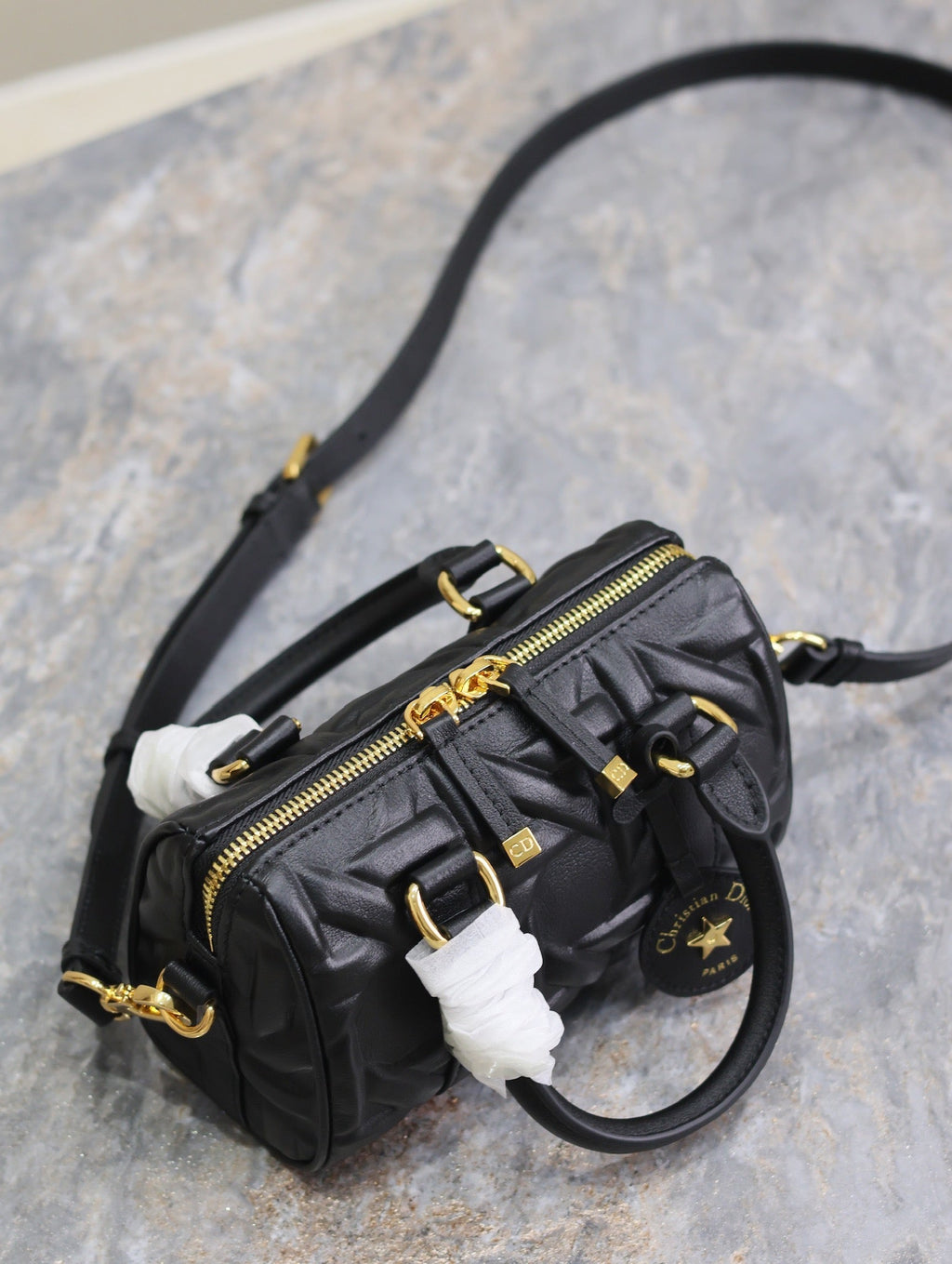 MINI GROOVE BAG 16 IN BLACK MACROCANNAGE CALFSKIN WITH GOLD HARDWARE