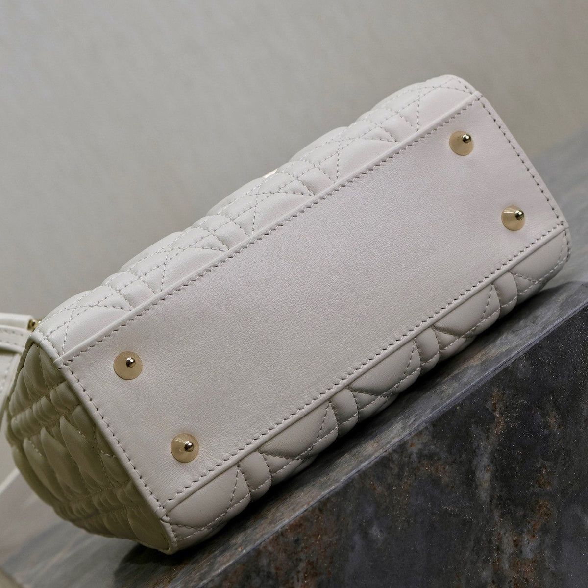 LADY BAG 20 IN WHITE QUILTED MACROCANNAGE CALFSKIN BLACK STRAP