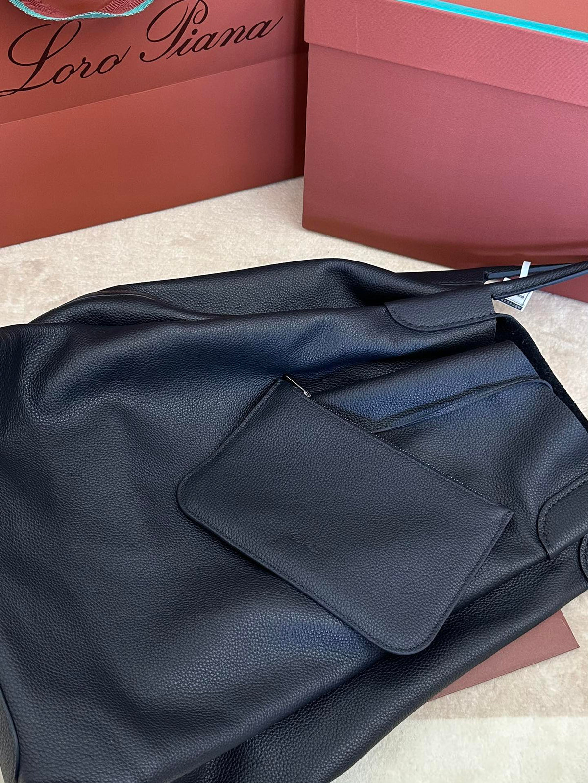 BALE HOBO EXTRA LARGE 40 BAG IN BLACK CALFSKIN