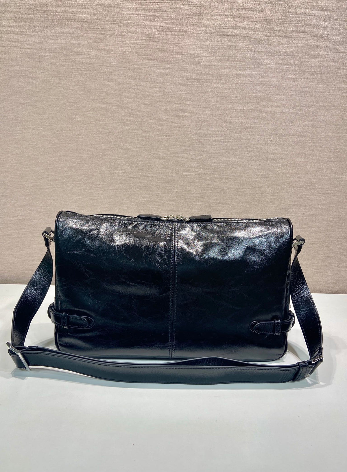 HOBO BAG 35 IN BLACK OIL WAX LAMBSKIN SILVER LOGO