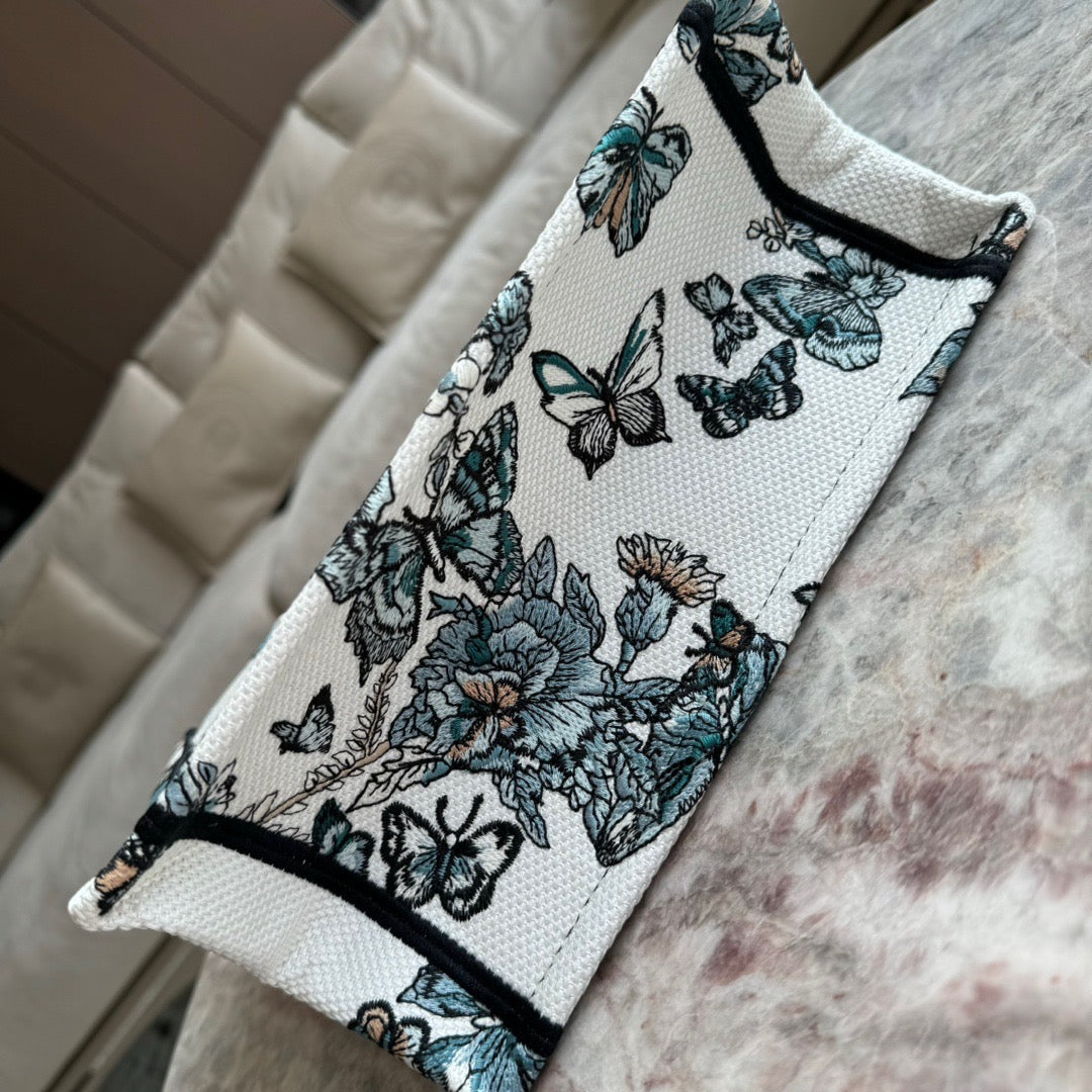 DIO Book Tote