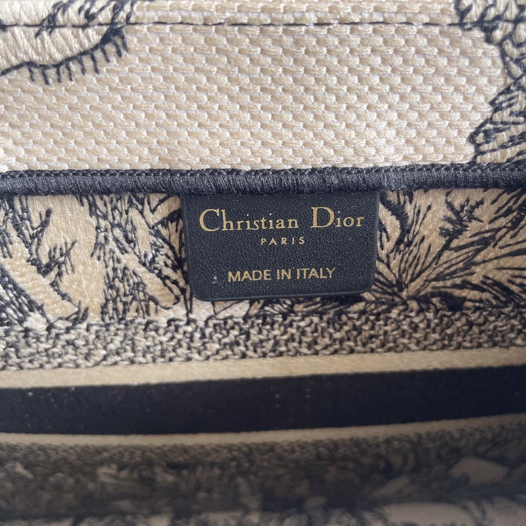 DIO Book Tote