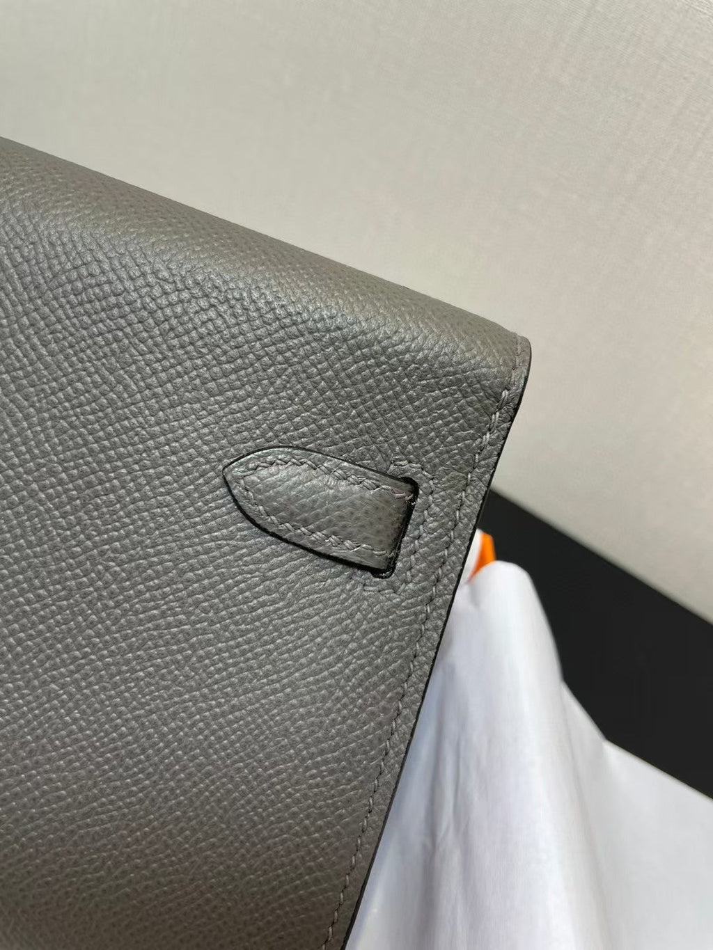 KELLY CLASSIQUE TO GO WALLET EPSOM 20 IN GREY WITH GOLD HARDWARE