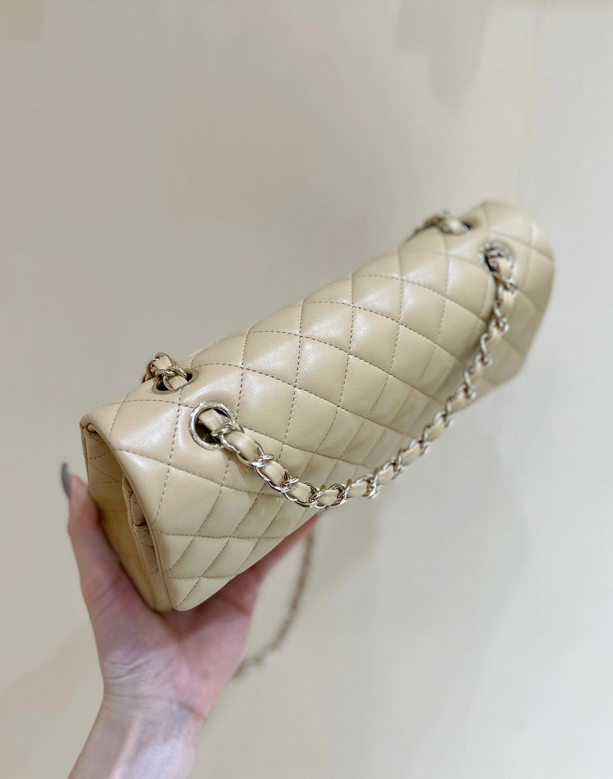 FLAP BAG 25 IN BEIGE LAMBSKIN GOLD HARDWARE