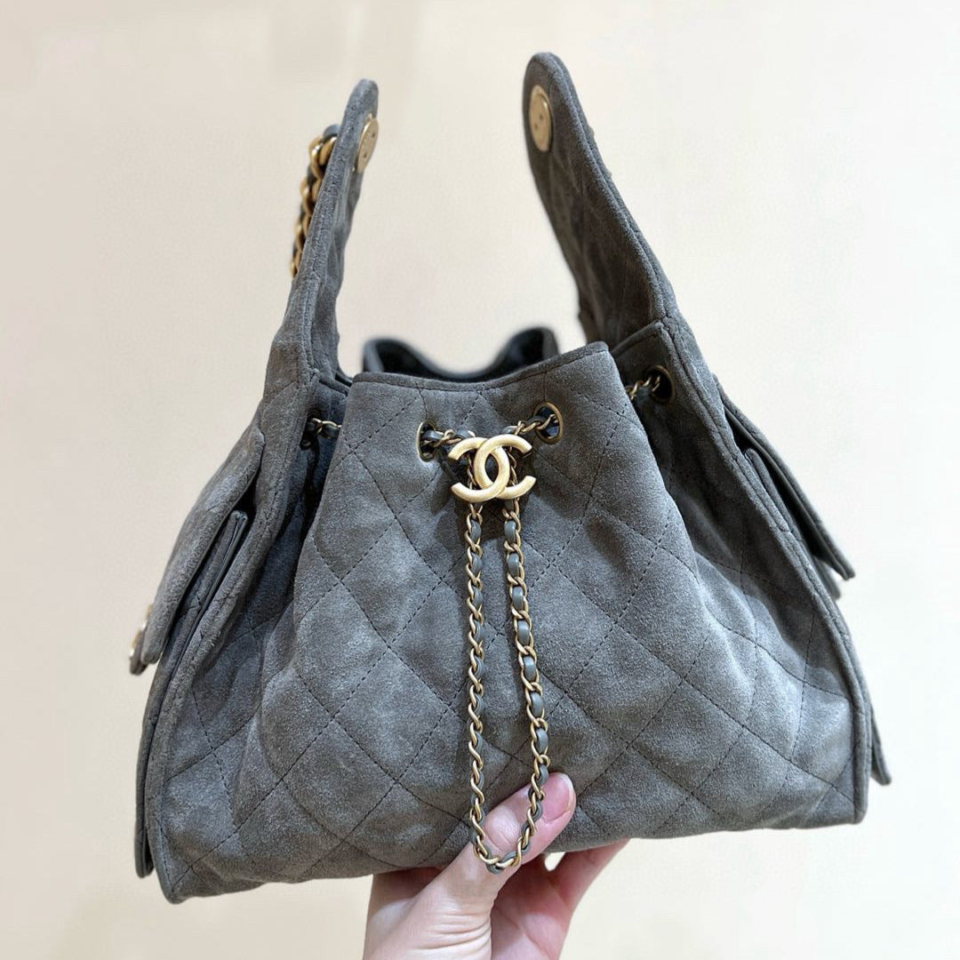 CC 25 HANDBAG IN GREY 30 SUEDE GOLD HARDWARE