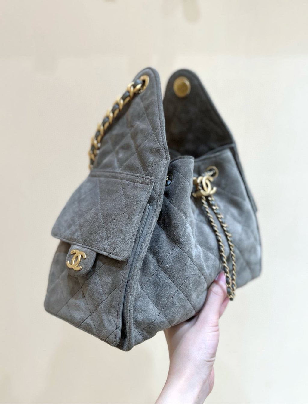 CC 25 HANDBAG IN GREY 30 SUEDE GOLD HARDWARE