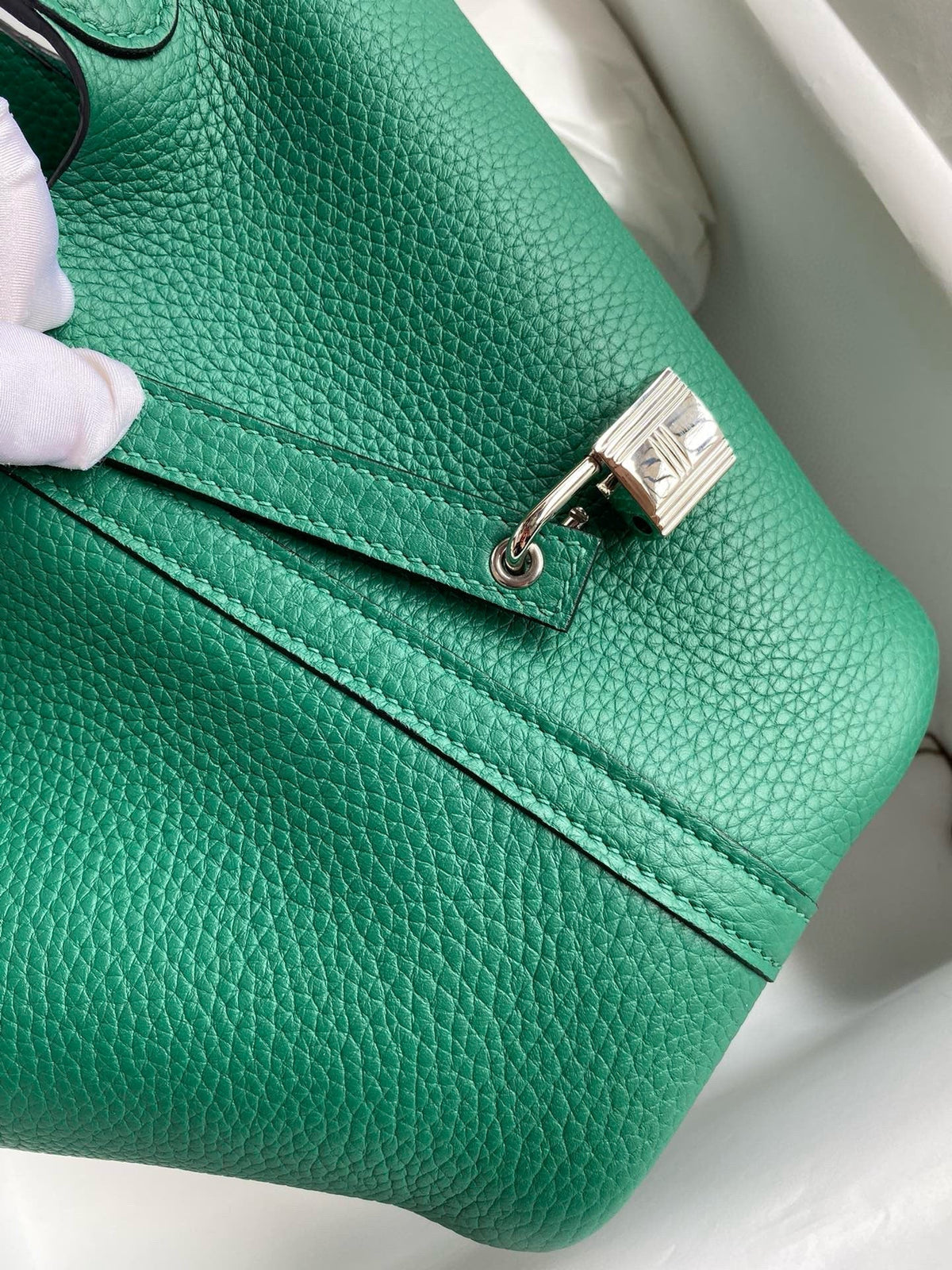 PICOTIN LOCK 18 EMERALD TOGO GOLD HARDWARE