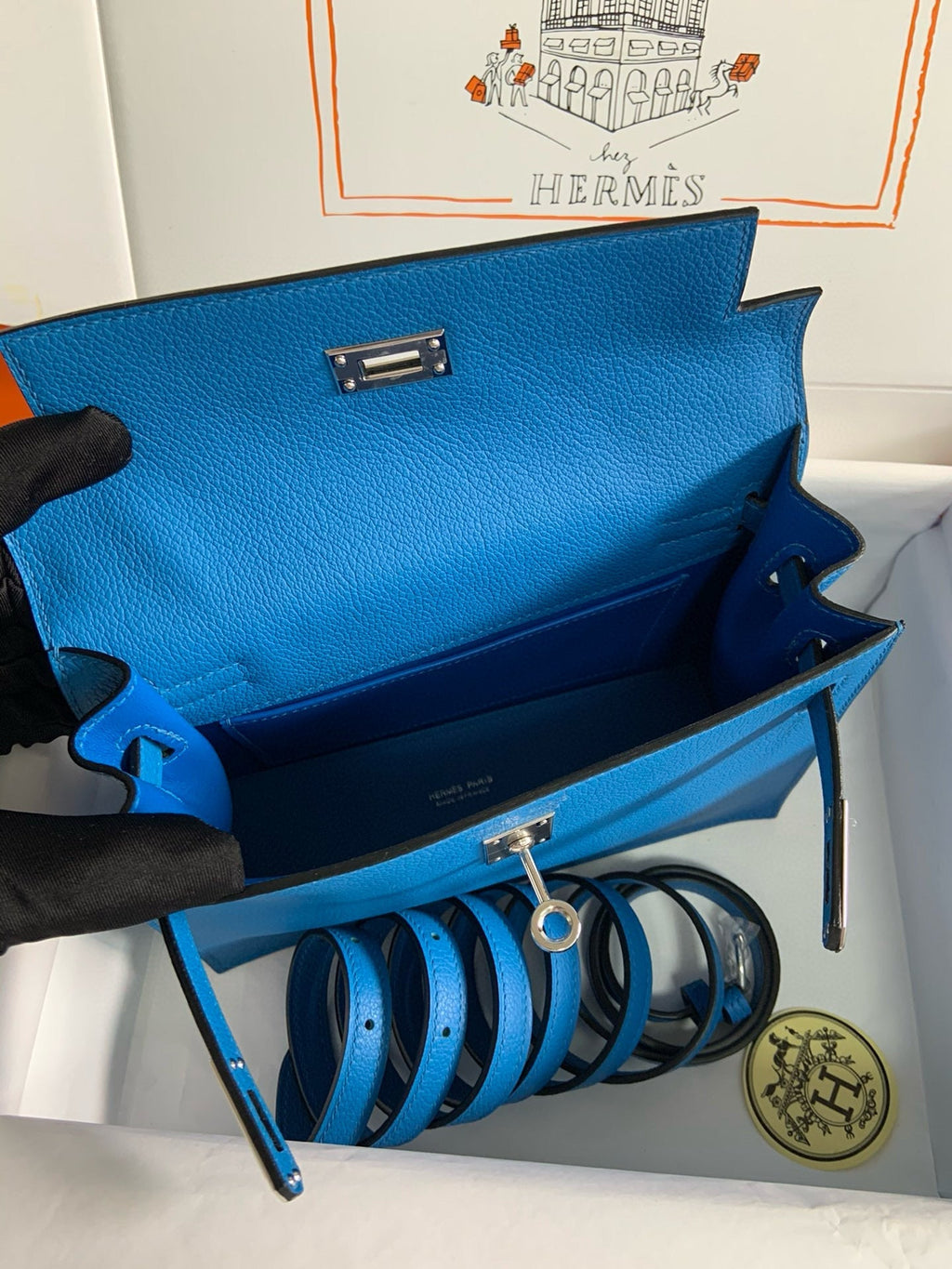 KELLY DANSE 22 EVERCOLOR BLUE IN CALFSKIN GOLD HARDWARE