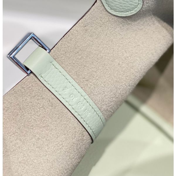 HERM Picotin Lock 18 Bag In Vert Fizz Clemence Leather
