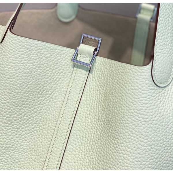 HERM Picotin Lock 22 Bag In Vert Fizz Clemence Leather