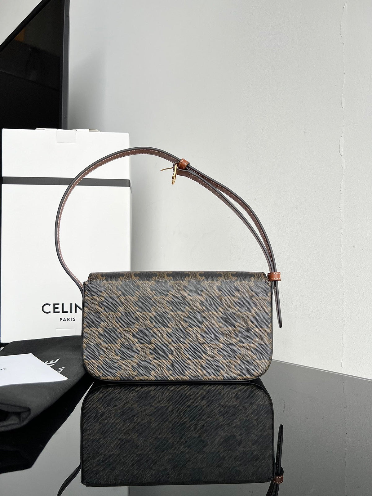 CEL Triomphe Hobo