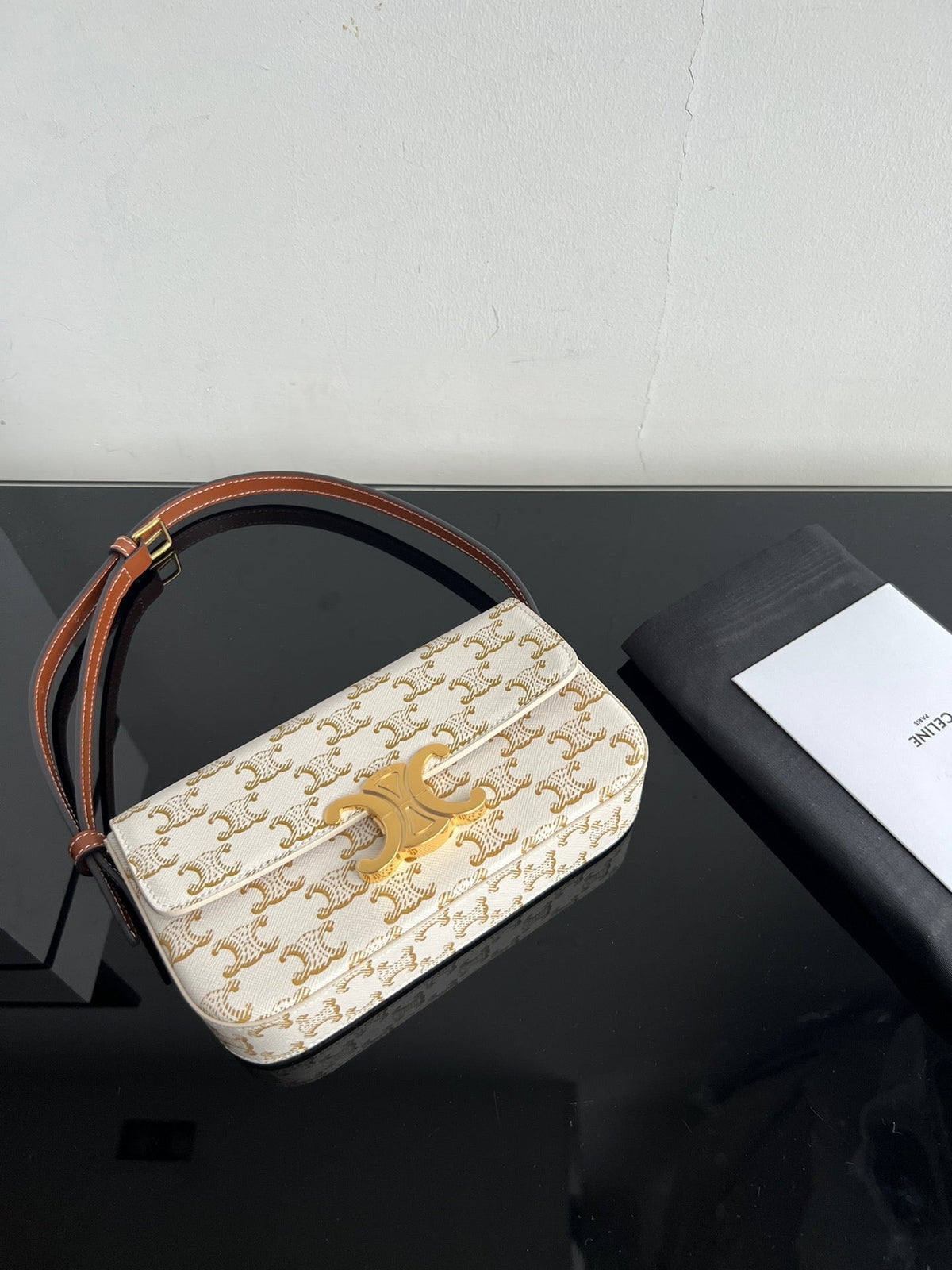 CEL Triomphe Hobo
