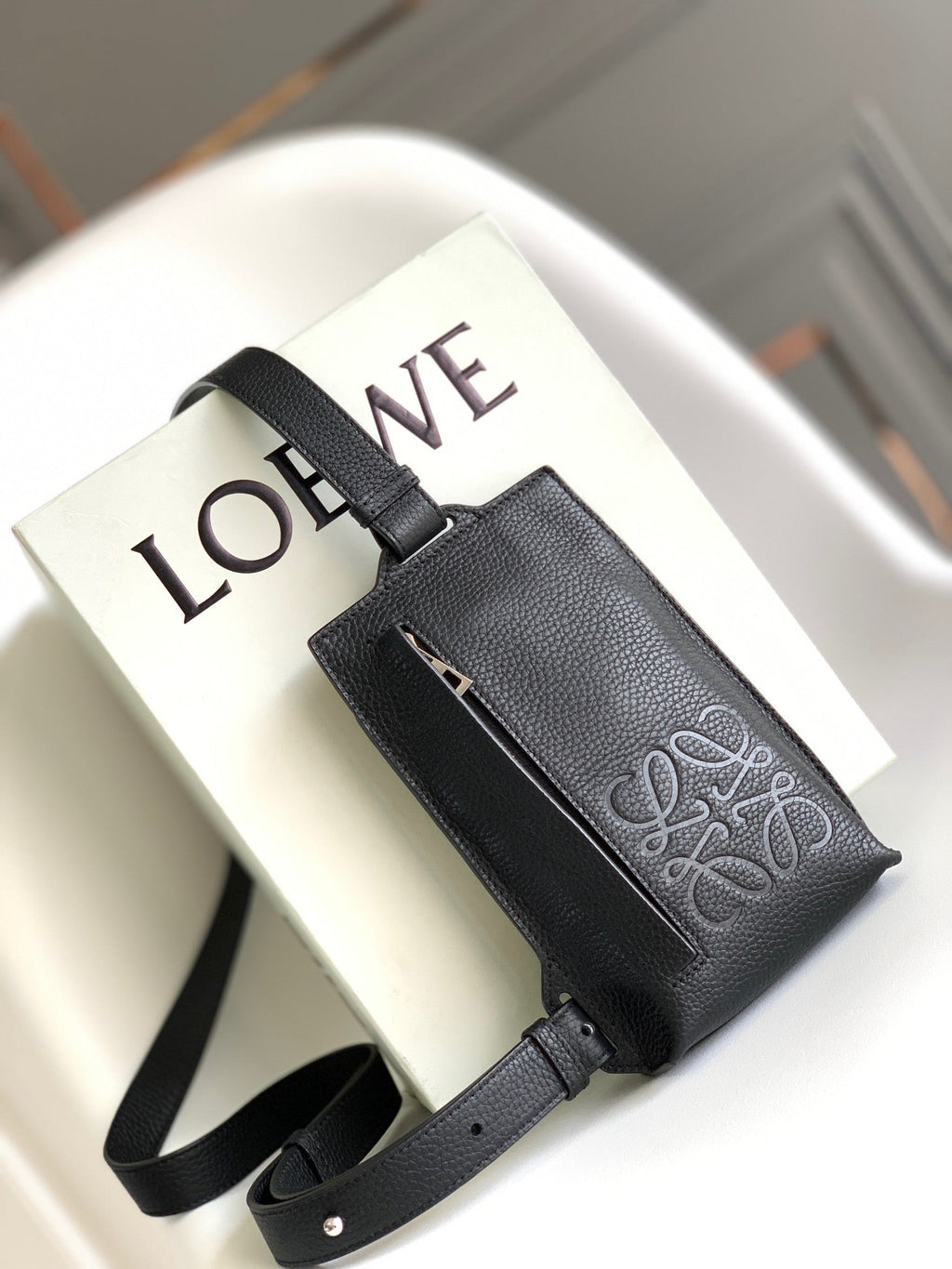LO Sling Bag