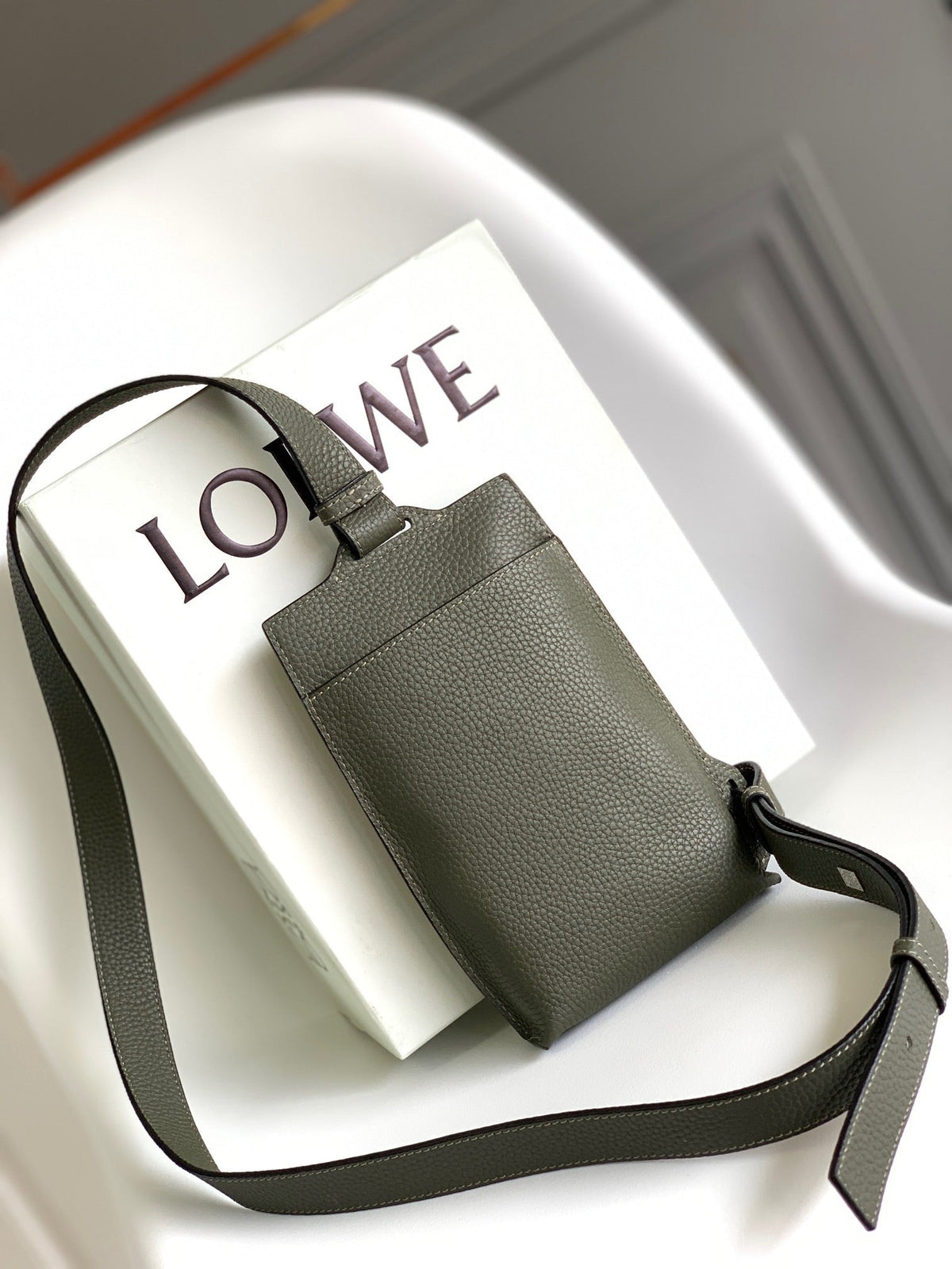 LO Sling Bag