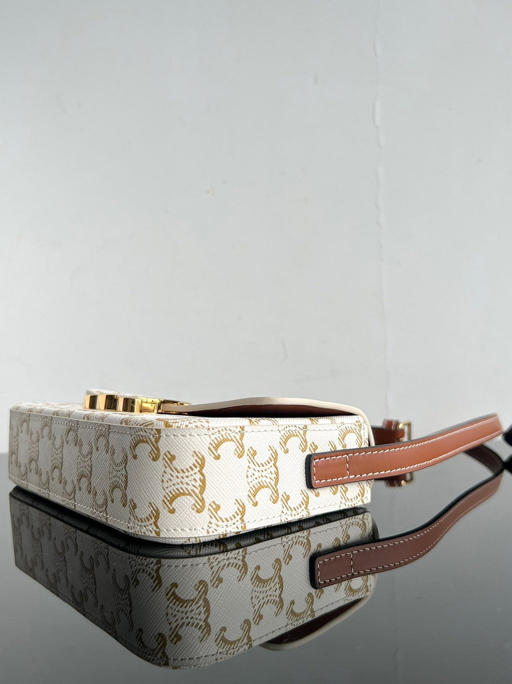 CEL Triomphe Hobo