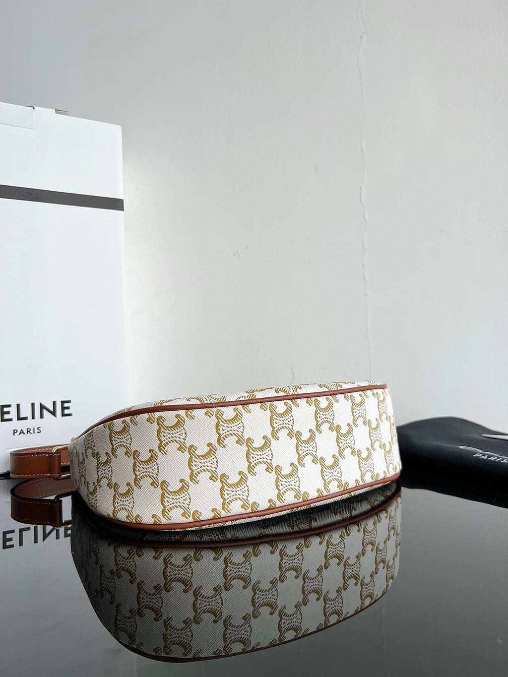 CEL Triomphe Hobo