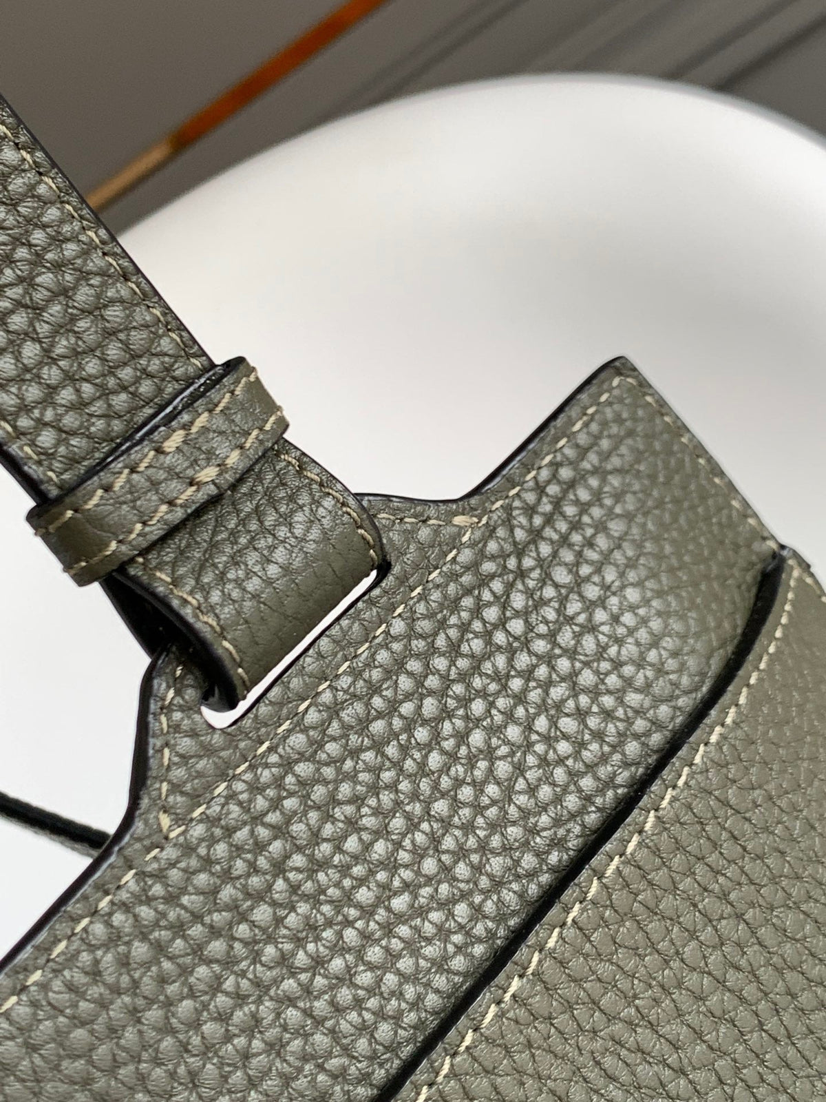 LO Sling Bag